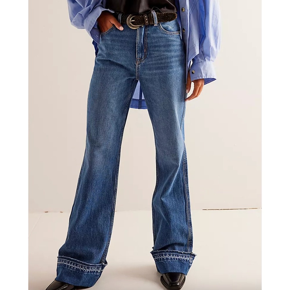 NEW We The Free Fosse Mid Rise Flare Jeans Womens 30 Raw Hem Seams